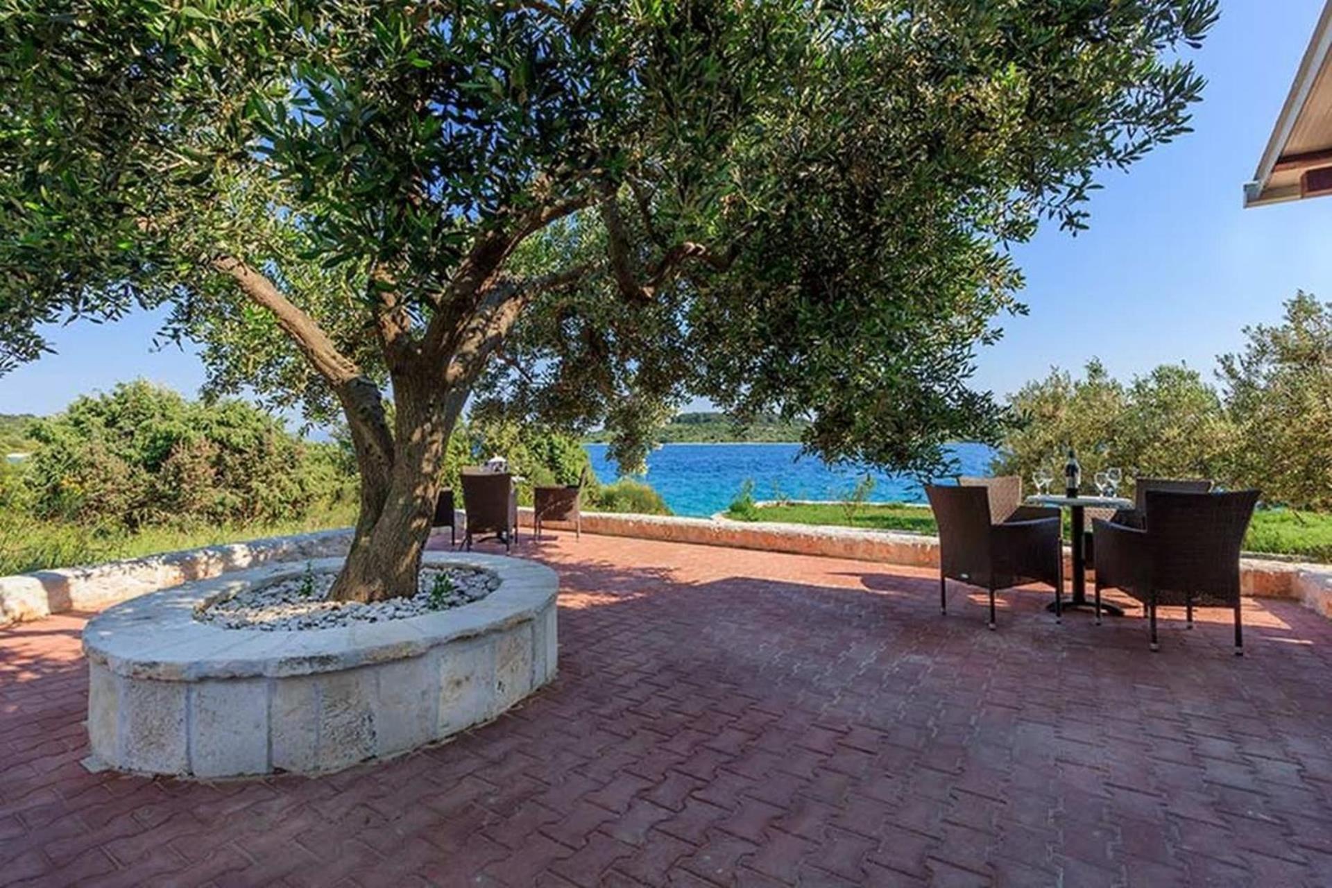 Traditional Dalmatian Stone House By The Sea Okrug Gornji Εξωτερικό φωτογραφία